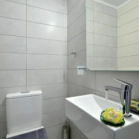 Ventus Sleeps 7 With Parking Villa