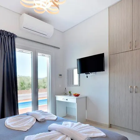 Ventus Sleeps 7 With Parking Villa