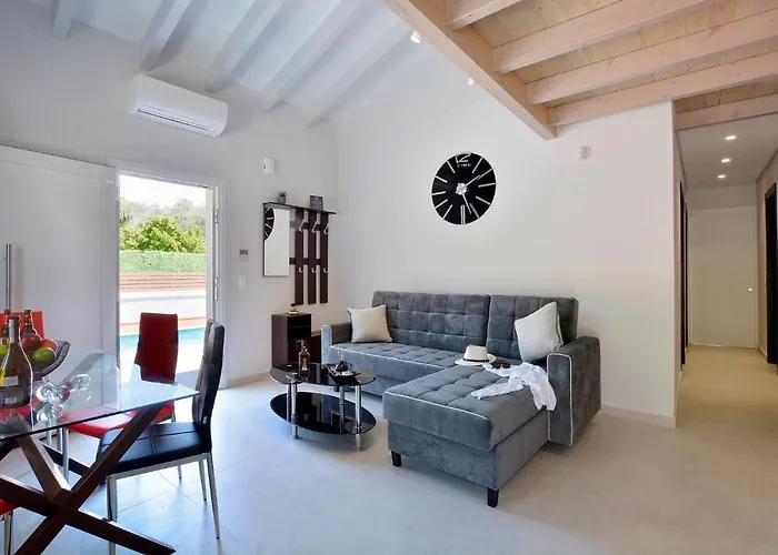 Villa Ventus Sleeps 7 With Parking Episkopiana (Corfu)