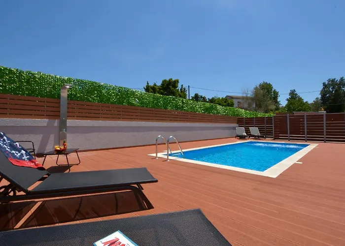 Ventus Sleeps 7 With Parking Villa *