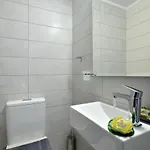 Ventus Sleeps 7 With Parking Villa